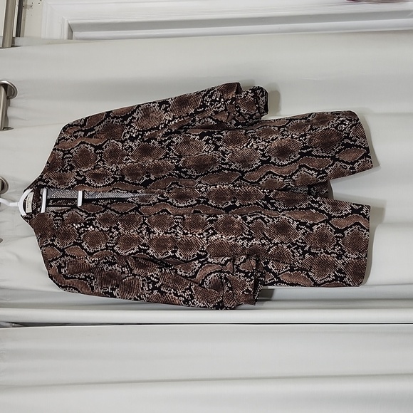 Babaton - Picture 1 of 6